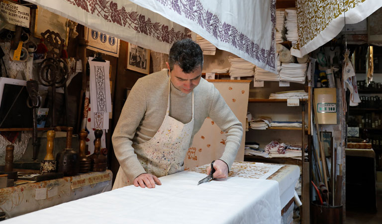 taglio-tessuto-768-450